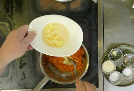 Фото шага рецепта Морковные котлеты 152146 шаг 4  