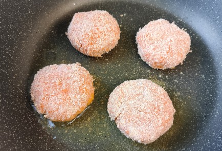 Фото шага рецепта Морковные котлеты 191613 шаг 10  