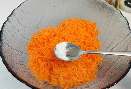 Фото шага рецепта Морковные котлеты 191613 шаг 3  