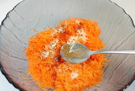 Фото шага рецепта Морковные котлеты 191613 шаг 6  