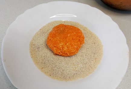 Фото шага рецепта Морковные котлеты 191613 шаг 9  