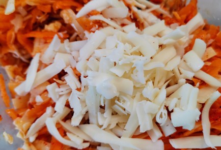 Фото шага рецепта Морковные лепешки 174449 шаг 6