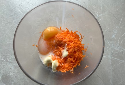 Фото шага рецепта Морковные маффины 190260 шаг 5