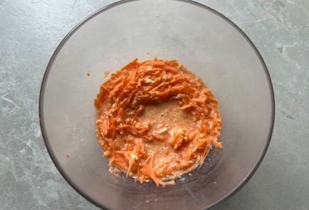 Фото шага рецепта Морковные маффины 190260 шаг 6