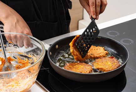 Фото шага рецепта Морковные оладьи на десерт 186488 шаг 10  