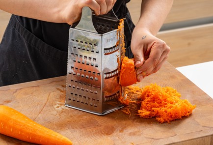 Фото шага рецепта Морковные оладьи на десерт 186488 шаг 6  