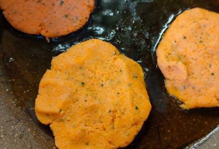 Фото шага рецепта Морковные оладьи на рисовой муке 189832 шаг 11  