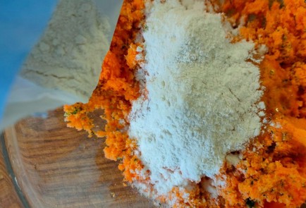 Фото шага рецепта Морковные оладьи на рисовой муке 189832 шаг 4  