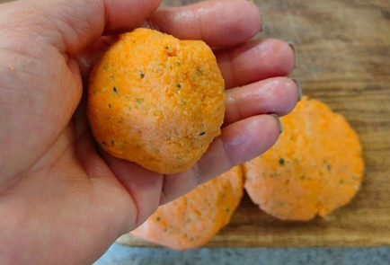 Фото шага рецепта Морковные оладьи на рисовой муке 189832 шаг 8  