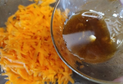 Фото шага рецепта Морковный салат с кунжутом 189449 шаг 8  