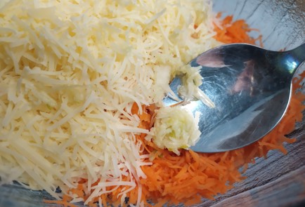 Фото шага рецепта Салат из моркови 190645 шаг 5  