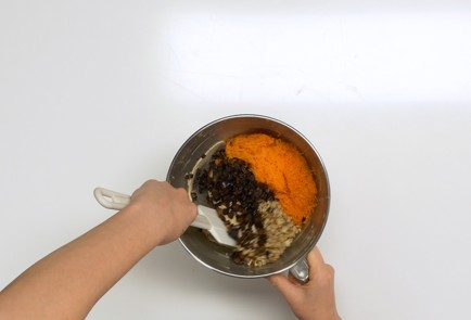 Фото шага рецепта Морковный торт 140265 шаг 8  