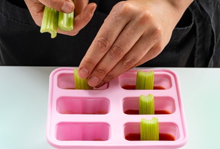 Фото шага рецепта Мороженое на палочке Кровавая Мэри popsicle 186535 шаг 7  