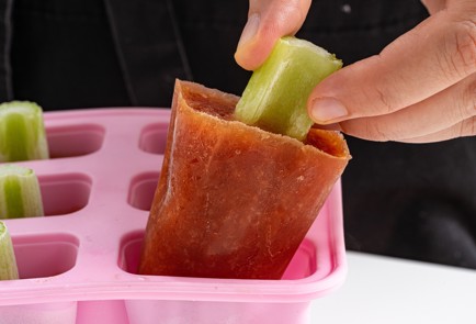 Фото шага рецепта Мороженое на палочке Кровавая Мэри popsicle 186535 шаг 8  