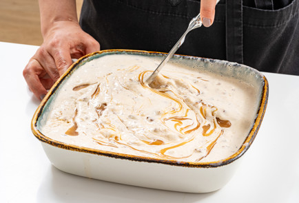 Фото шага рецепта Мороженое с орехом пекан и соленой карамелью 189263 шаг 12