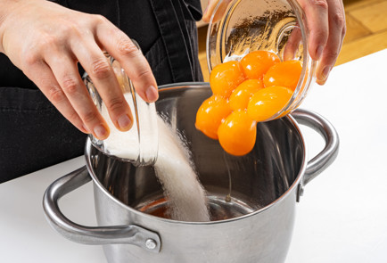 Фото шага рецепта Мороженое с орехом пекан и соленой карамелью 189263 шаг 2