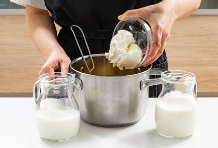 Фото шага рецепта Мороженое с орехом пекан и соленой карамелью 189263 шаг 3