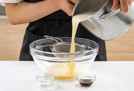 Фото шага рецепта Мороженое с орехом пекан и соленой карамелью 189263 шаг 5