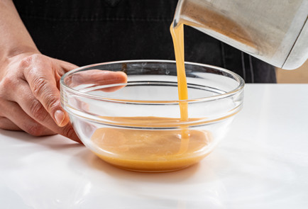 Фото шага рецепта Мороженое с орехом пекан и соленой карамелью 189263 шаг 9