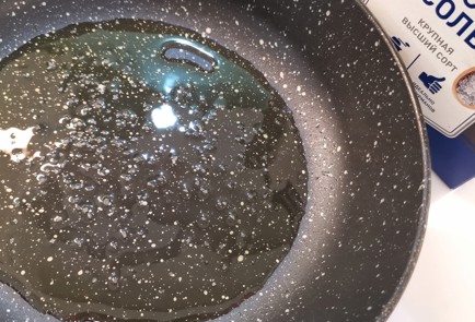 Фото шага рецепта Морской коктейль на сковороде 174123 шаг 1  