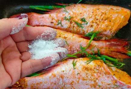 Фото шага рецепта Морской окунь в духовке 189705 шаг 6  