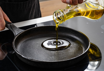 Фото шага рецепта Мойва на сковороде потурецки 189275 шаг 5  