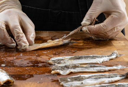 Фото шага рецепта Мойва в духовке на слоеном тесте 189276 шаг 5  