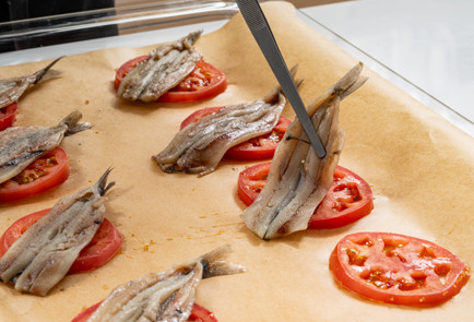 Фото шага рецепта Мойва в духовке на слоеном тесте 189276 шаг 6  