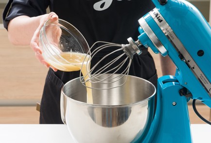 Фото шага рецепта Мраморное безе из аквафабы 152056 шаг 1