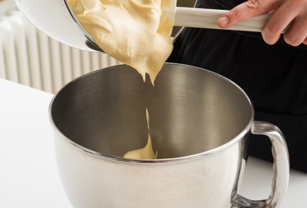 Фото шага рецепта Мраморное безе из аквафабы 152056 шаг 4