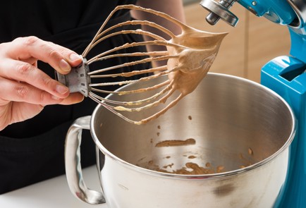 Фото шага рецепта Мраморное безе из аквафабы 152056 шаг 5