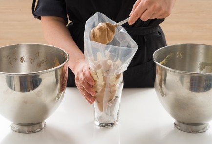 Фото шага рецепта Мраморное безе из аквафабы 152056 шаг 6