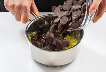 Фото шага рецепта Мраморный брауни с творожным сыром 188033 шаг 3  