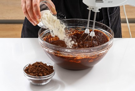 Фото шага рецепта Мраморный брауни с творожным сыром 188033 шаг 5  