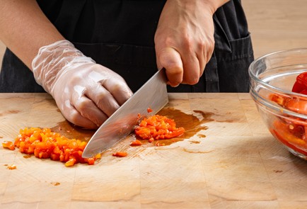 Фото шага рецепта Мухаммара из печеных перцев 186729 шаг 5  