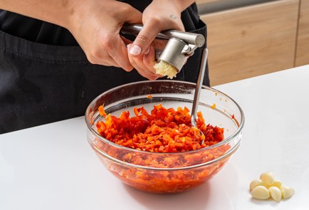 Фото шага рецепта Мухаммара из печеных перцев 186729 шаг 6  