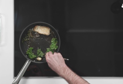 Фото шага рецепта Мурманская треска с хумусом из корнеплодов 188913 шаг 14  