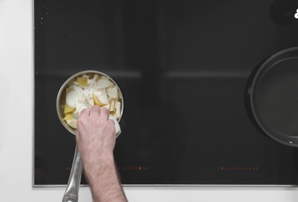 Фото шага рецепта Мурманская треска с хумусом из корнеплодов 188913 шаг 5  