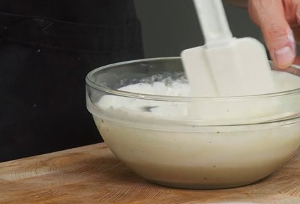 Фото шага рецепта Мусс из ряженки земляники и базилика 152602 шаг 10