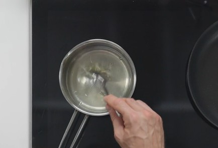 Фото шага рецепта Мусс из ряженки земляники и базилика 152602 шаг 7