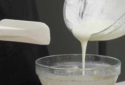 Фото шага рецепта Мусс из ряженки земляники и базилика 152602 шаг 9