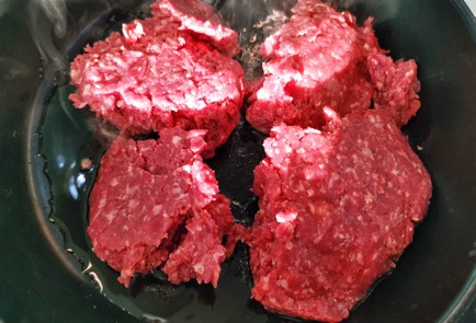 Фото шага рецепта Мясная паста радиатори с томатным соусом 151217 шаг 1  