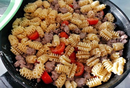Фото шага рецепта Мясная паста радиатори с томатным соусом 151217 шаг 12  
