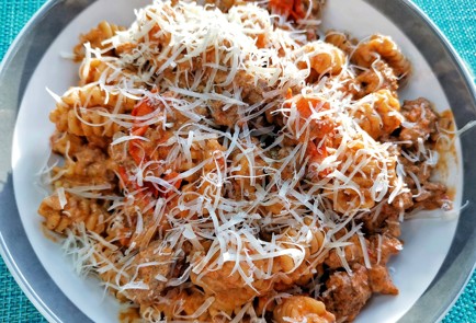 Фото шага рецепта Мясная паста радиатори с томатным соусом 151217 шаг 20  