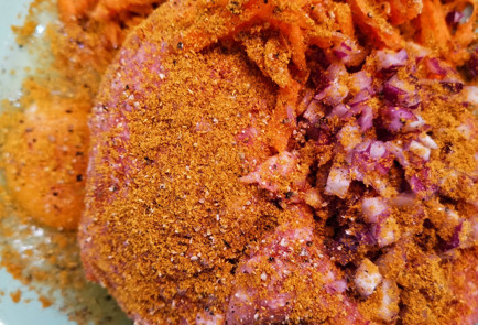 Фото шага рецепта Мясной пирог с сыром и помидорами 151956 шаг 2  