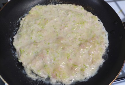 Фото шага рецепта Мясной блин с моцареллой 189814 шаг 8  