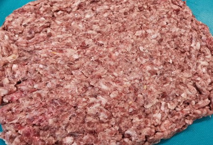 Фото шага рецепта Мясной рулет капрезе 140884 шаг 1