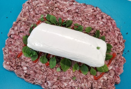 Фото шага рецепта Мясной рулет капрезе 140884 шаг 5