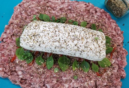 Фото шага рецепта Мясной рулет капрезе 140884 шаг 6