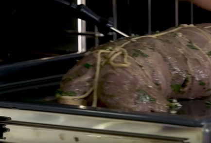 Фото шага рецепта Мясной рулет со шпинатом и сладким перцем 151339 шаг 10  